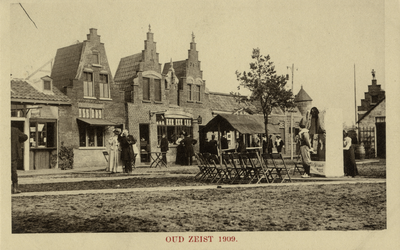 16191 Gezicht op de voorgevels van enkele nagemaakte winkels op de historische tentoonstelling OUD ZEIST te Zeist.